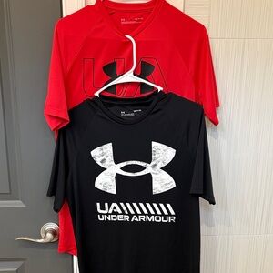 EUC UUNDER ARMOUR Red and Black Short Sleeve athletic shirts (set of 2)